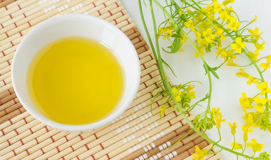 تطبيق زيت الخروع على زر البطن: هل يعمل؟